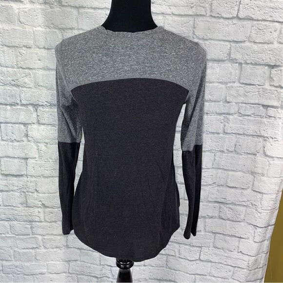 Champion color block Longsleeve Crewneck top w/one side slit black/grey sz Small - Picture 9 of 10